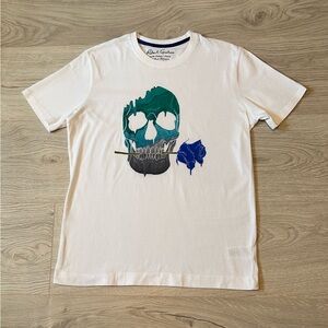 Robert Graham Skull Tshirt Size Large  BUT fits like a Medium